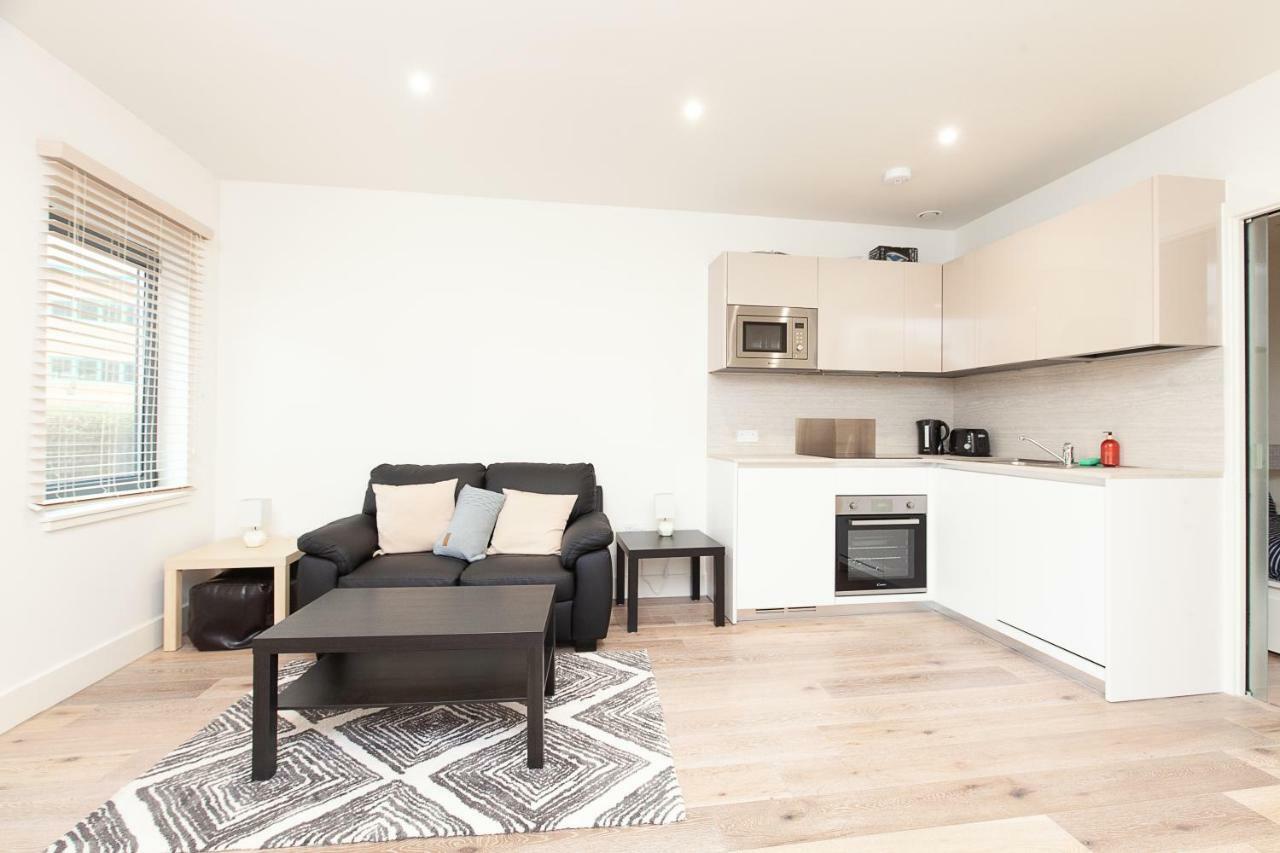 Deluxe Apartments By Heathrow Harmondsworth Exterior foto