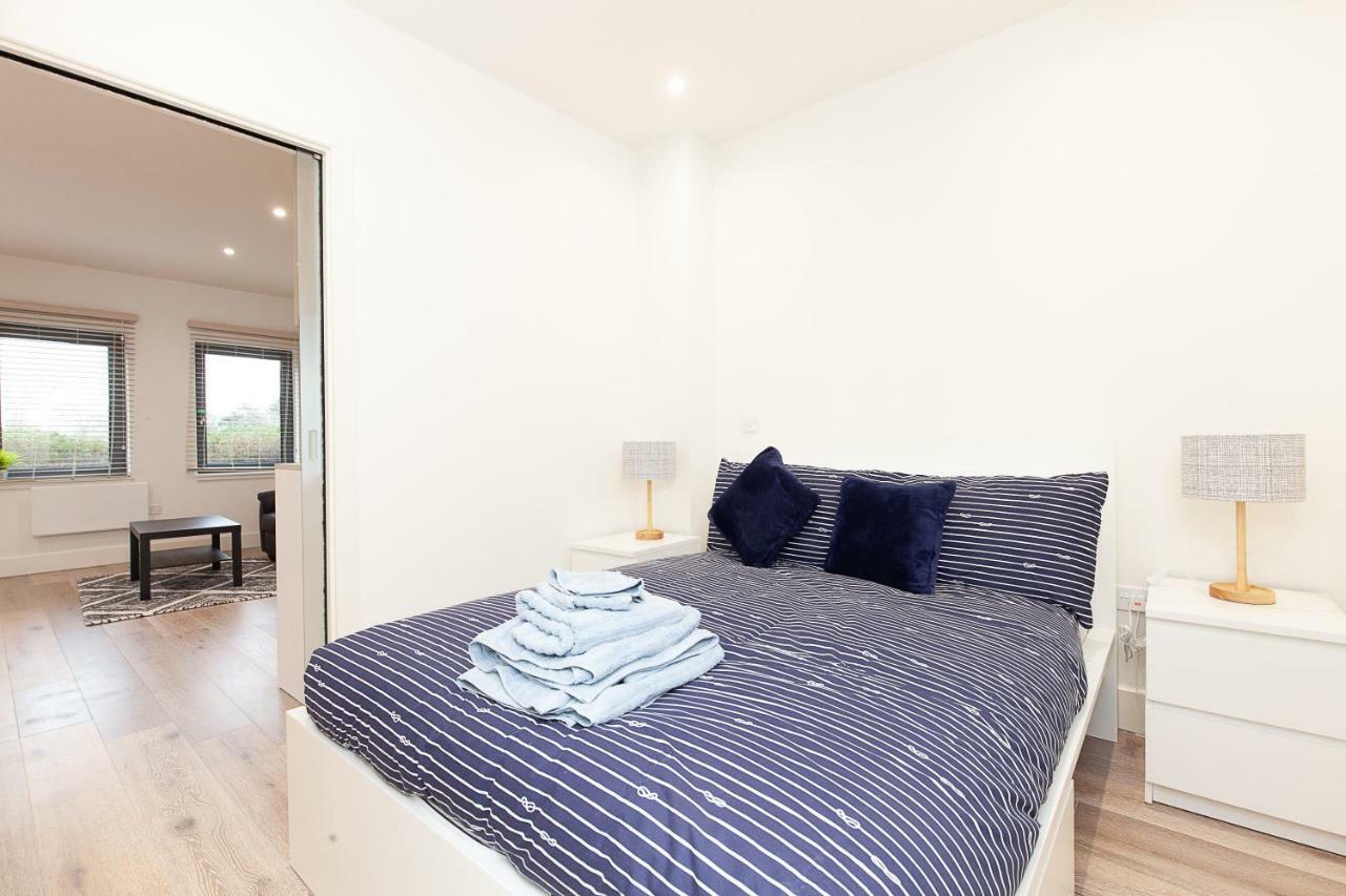 Deluxe Apartments By Heathrow Harmondsworth Exterior foto